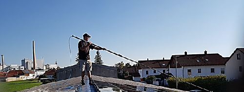 Reinigen Photovoltaik Dach-Reinigung